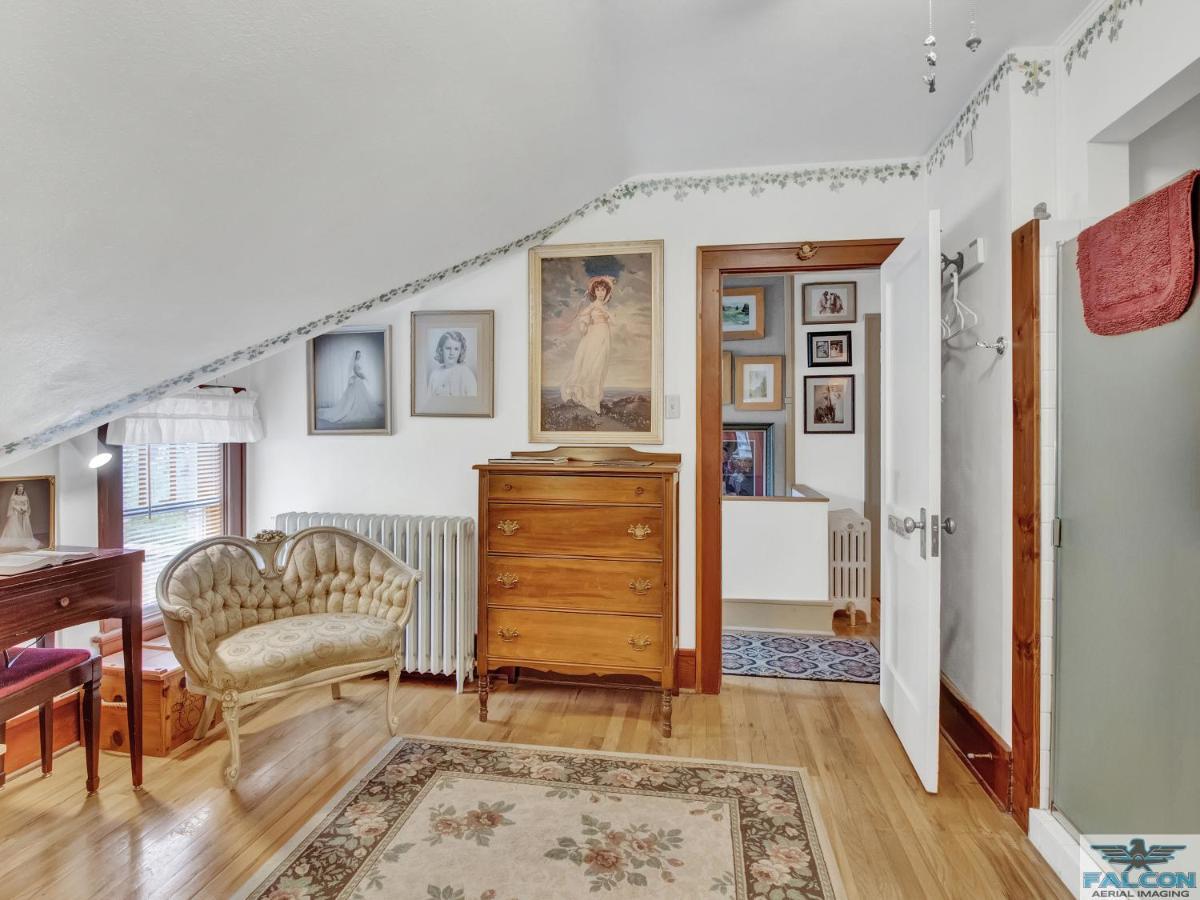 Robins Nest Bed & Breakfast Cody Exterior photo