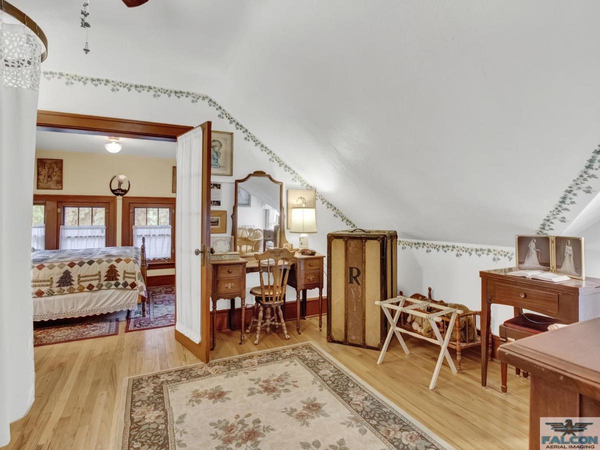 Robins Nest Bed & Breakfast Cody Exterior photo
