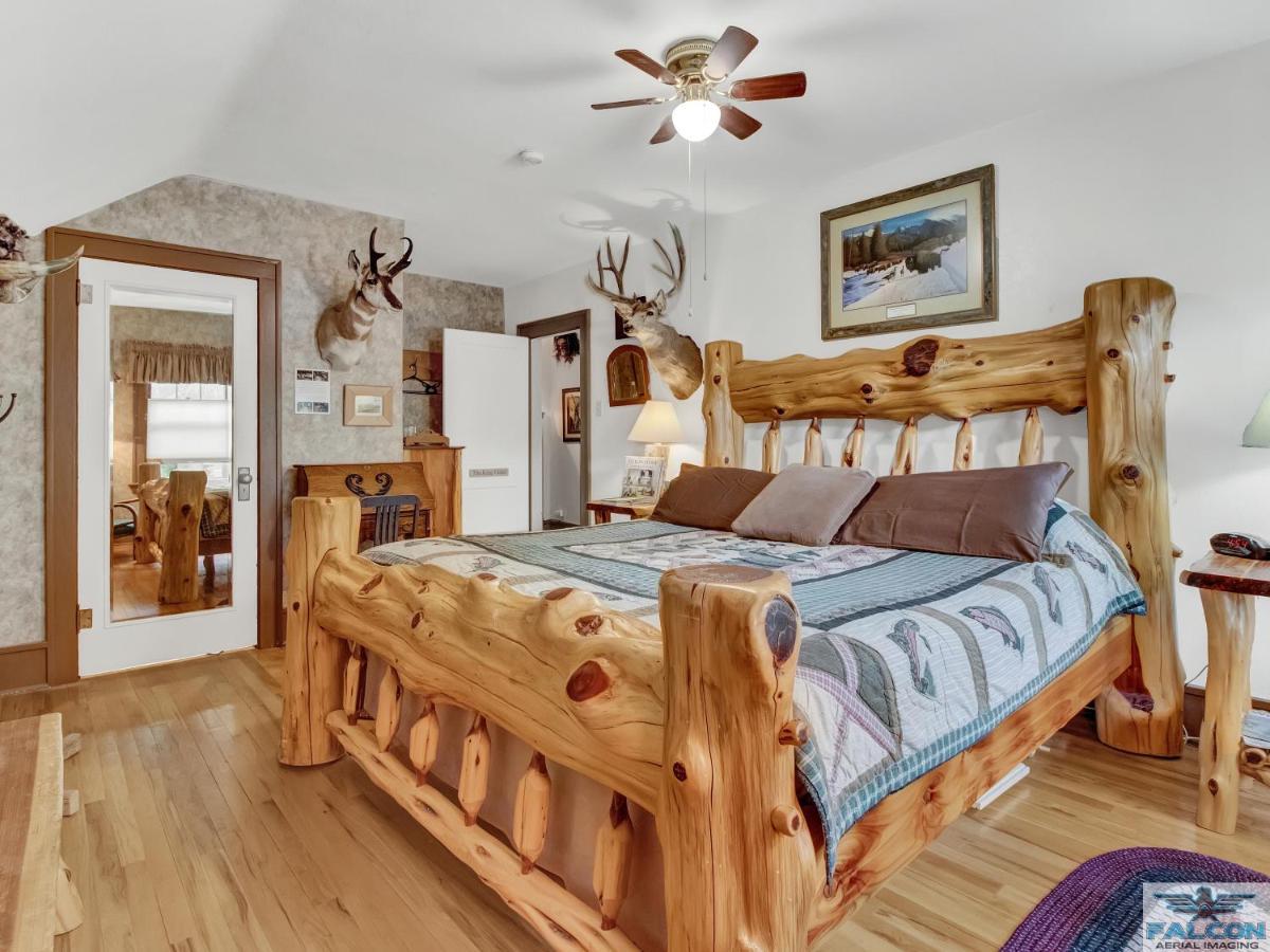 Robins Nest Bed & Breakfast Cody Exterior photo