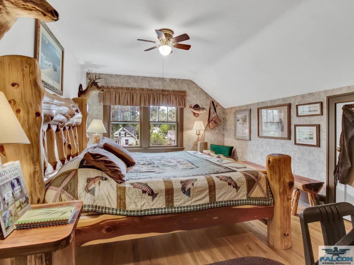 Robins Nest Bed & Breakfast Cody Exterior photo