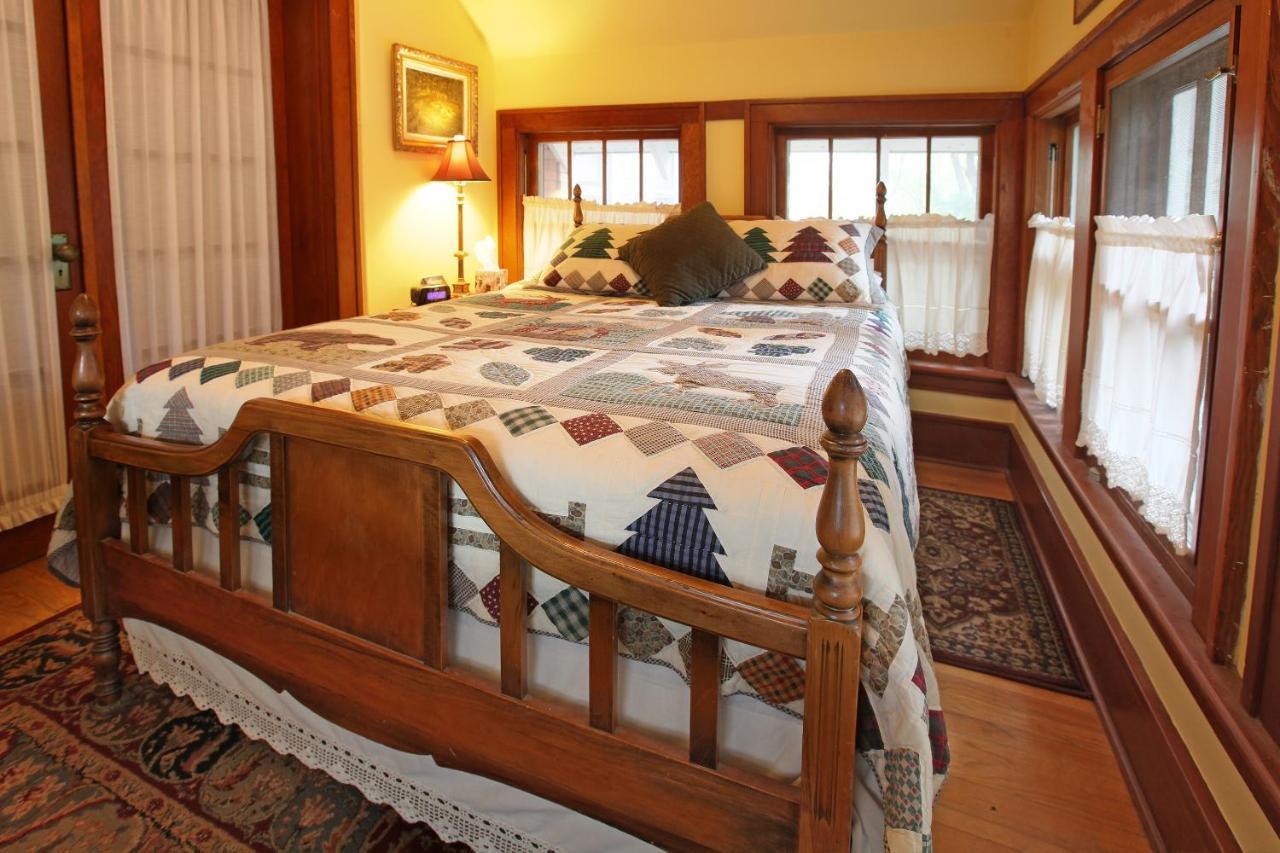 Robins Nest Bed & Breakfast Cody Exterior photo